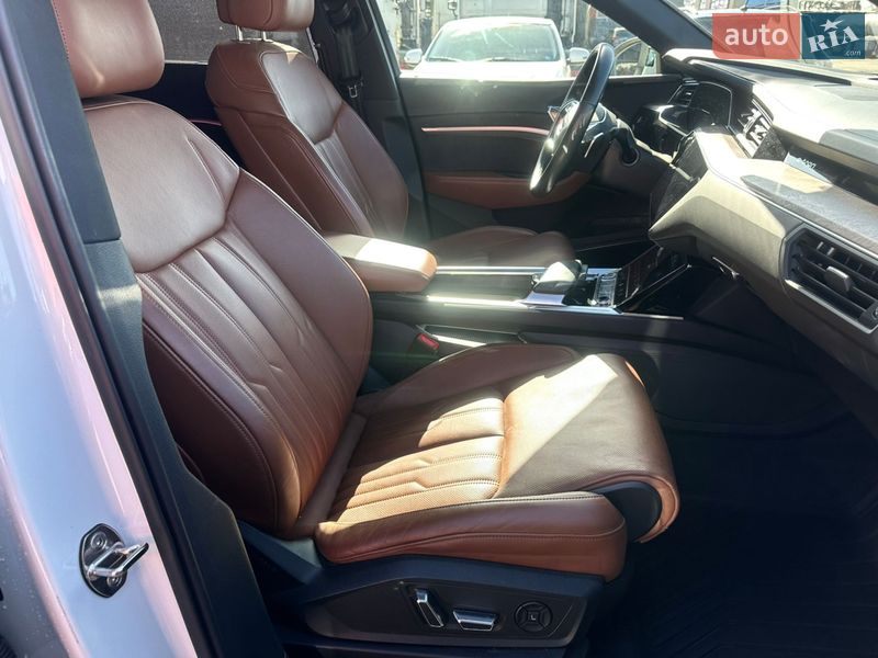 Внедорожник / Кроссовер Audi e-tron 2019 в Львове