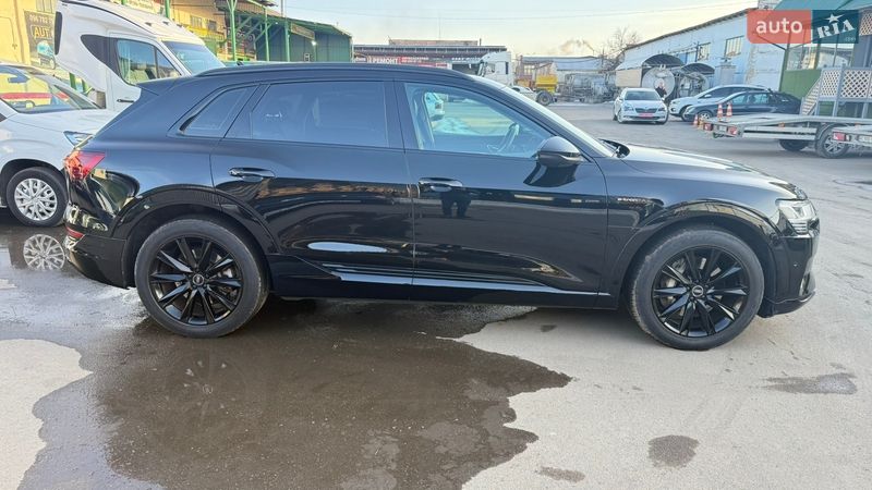 Позашляховик / Кросовер Audi e-tron 2022 в Луцьку