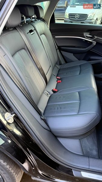 Позашляховик / Кросовер Audi e-tron 2022 в Луцьку