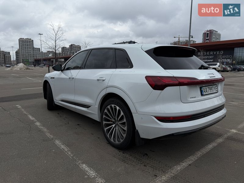 Внедорожник / Кроссовер Audi e-tron 2022 в Киеве