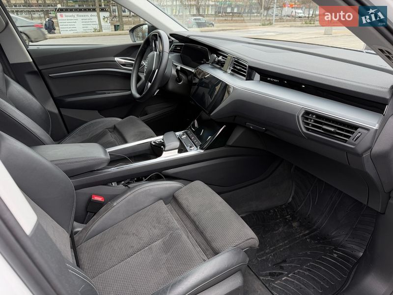 Внедорожник / Кроссовер Audi e-tron 2022 в Киеве