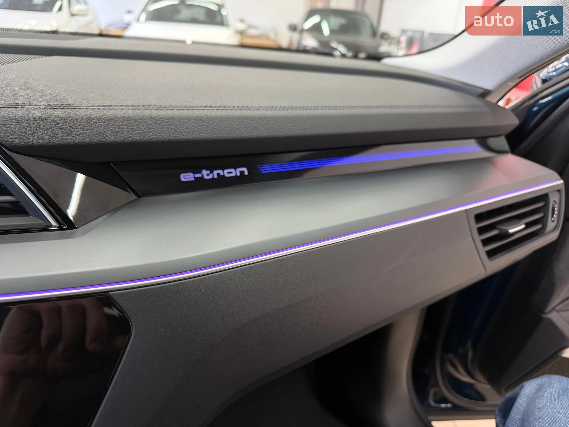 2020 Audi e-tron - мініатюра 50