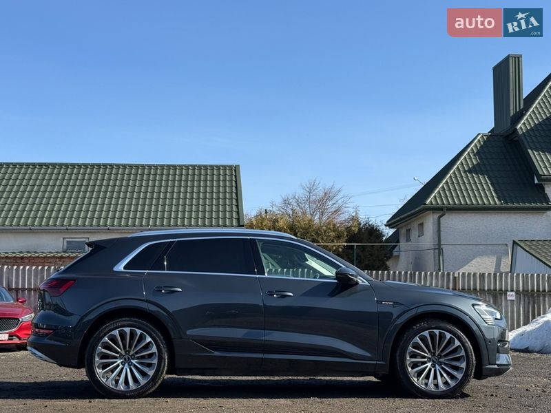 Позашляховик / Кросовер Audi e-tron 2022 в Луцьку