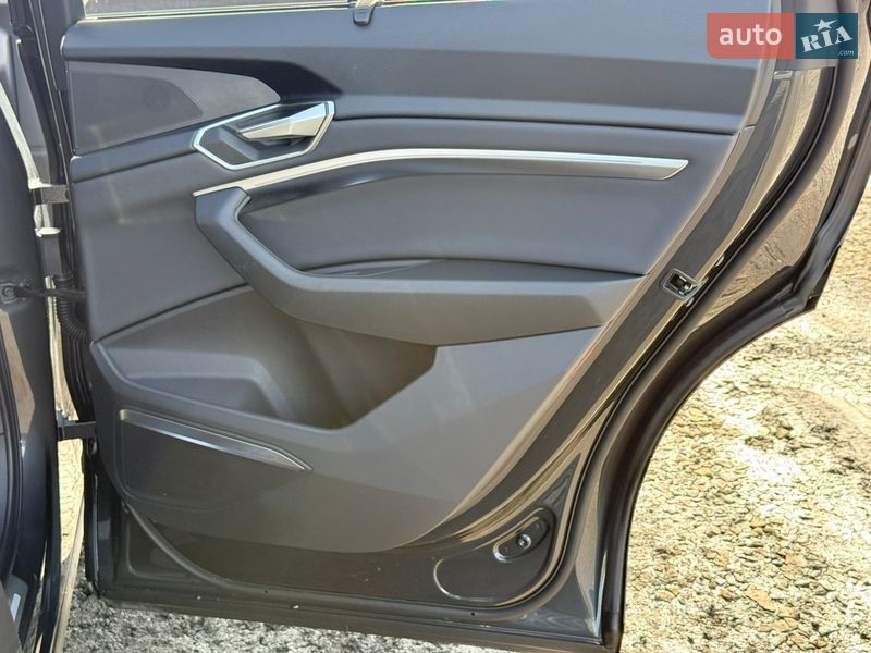 Позашляховик / Кросовер Audi e-tron 2022 в Луцьку