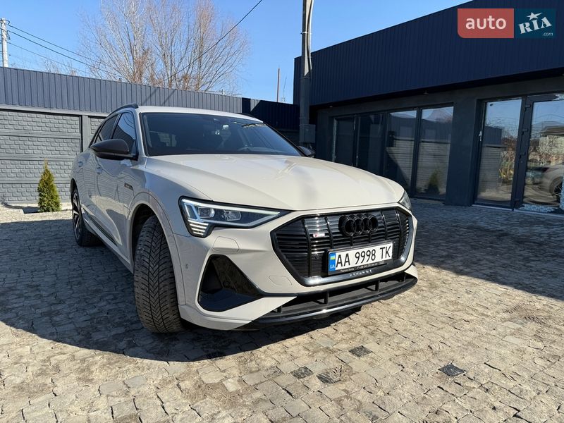 Позашляховик / Кросовер Audi e-tron 2021 в Києві