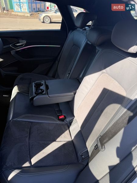 Позашляховик / Кросовер Audi e-tron 2021 в Києві