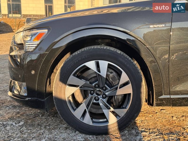 Внедорожник / Кроссовер Audi e-tron 2022 в Киеве