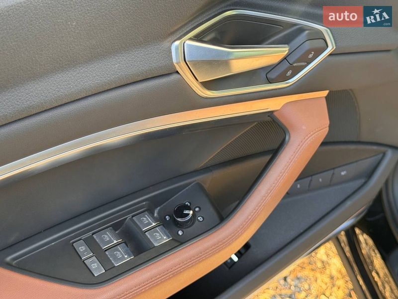 Внедорожник / Кроссовер Audi e-tron 2022 в Киеве