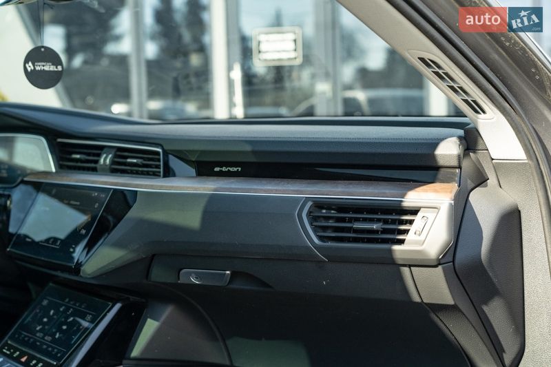 Внедорожник / Кроссовер Audi e-tron 2020 в Черновцах