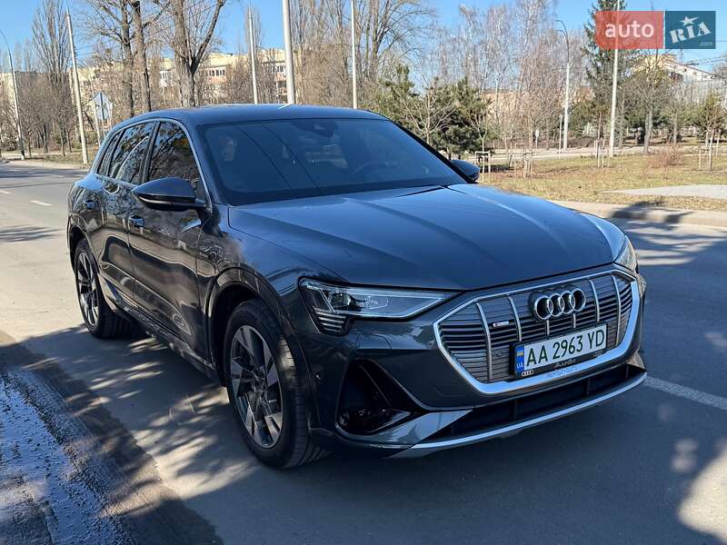 Позашляховик / Кросовер Audi e-tron 2021 в Києві