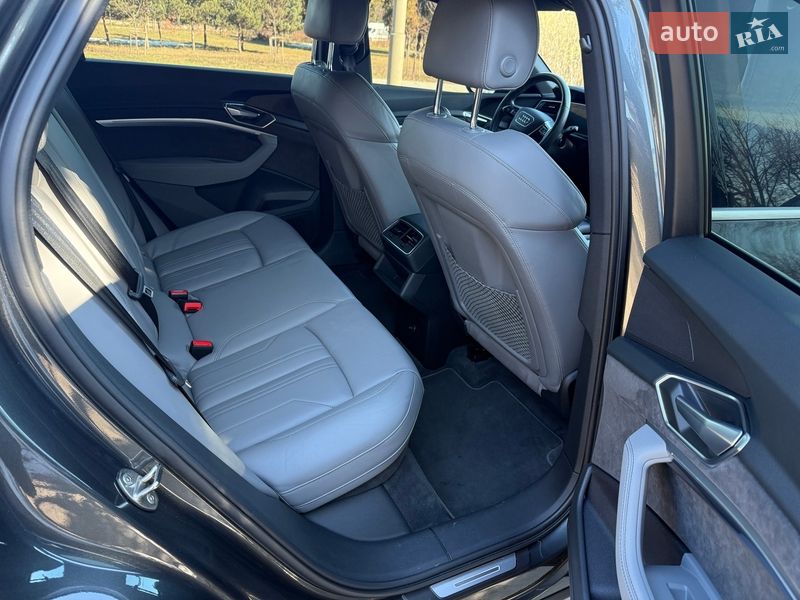 Позашляховик / Кросовер Audi e-tron 2021 в Києві