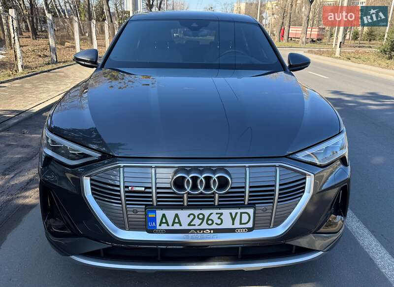 Позашляховик / Кросовер Audi e-tron 2021 в Києві