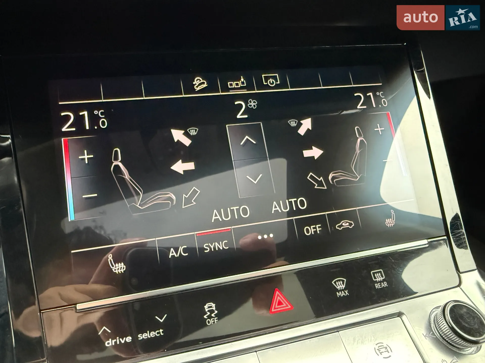 2019 Audi e-tron - мініатюра 32
