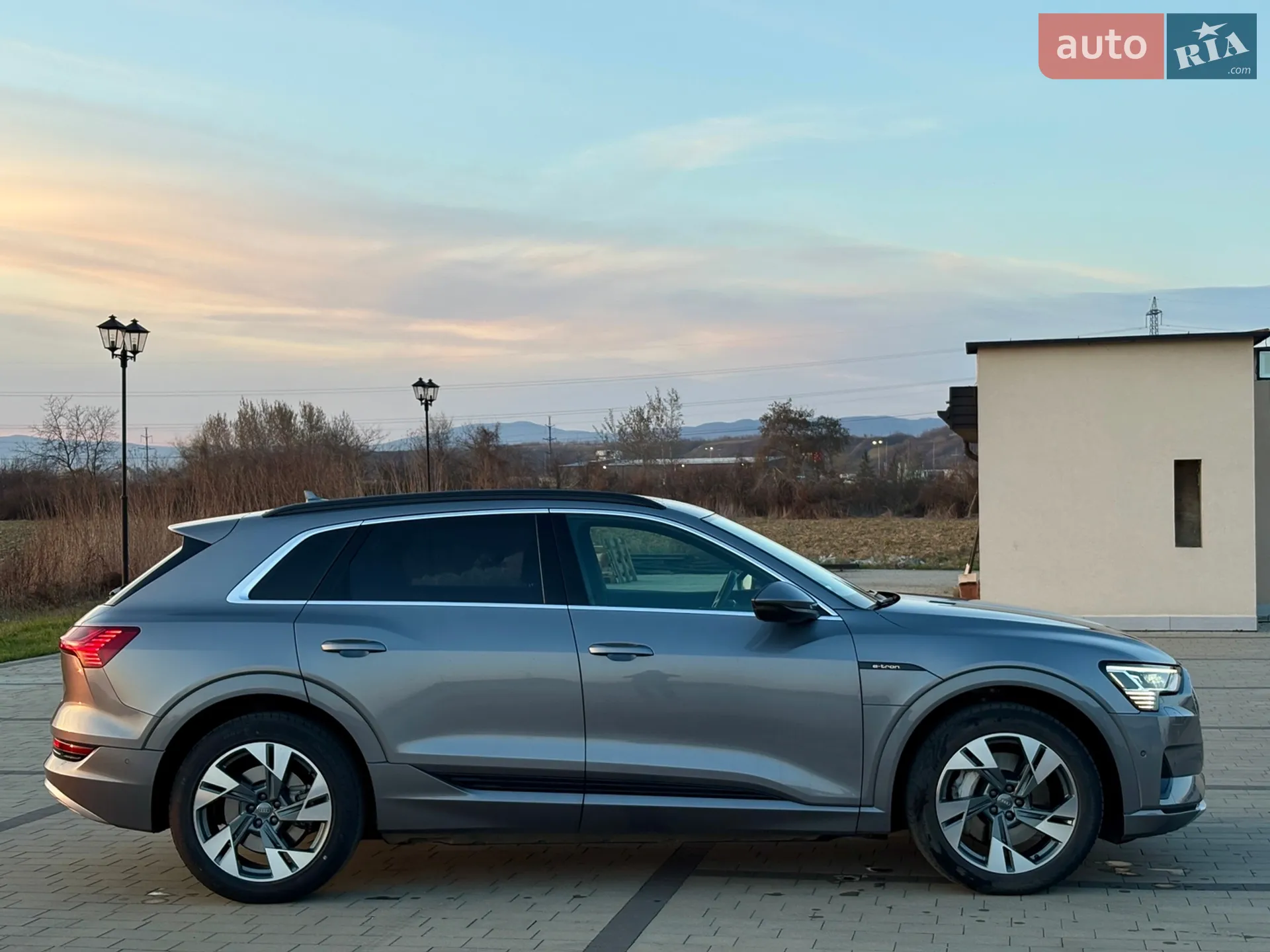 2019 Audi e-tron - мініатюра 3