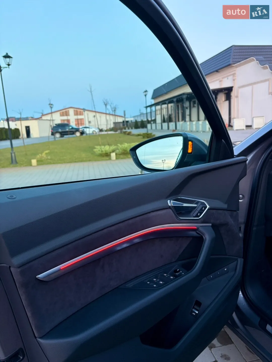 2019 Audi e-tron - мініатюра 21