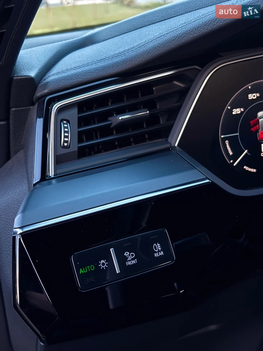 2019 Audi e-tron - мініатюра 28