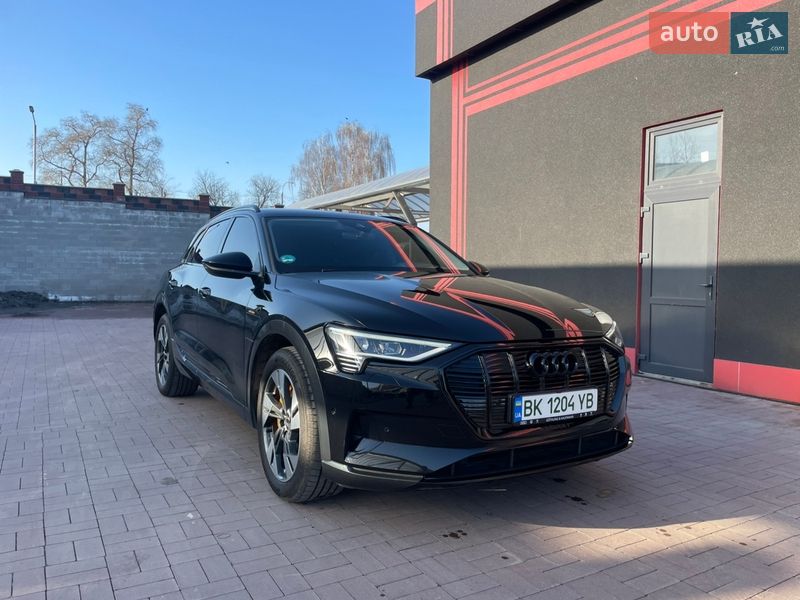 Позашляховик / Кросовер Audi e-tron 2021 в Рівному
