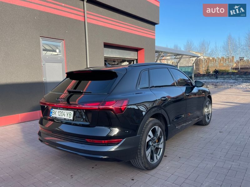 Позашляховик / Кросовер Audi e-tron 2021 в Рівному