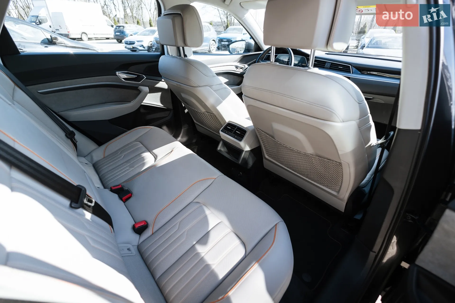 2020 Audi e-tron - мініатюра 10