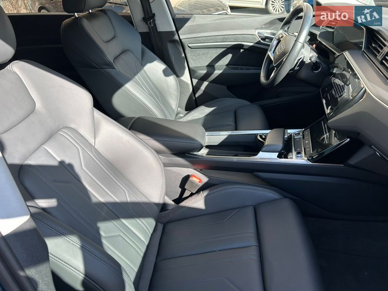 Позашляховик / Кросовер Audi e-tron 2022 в Києві