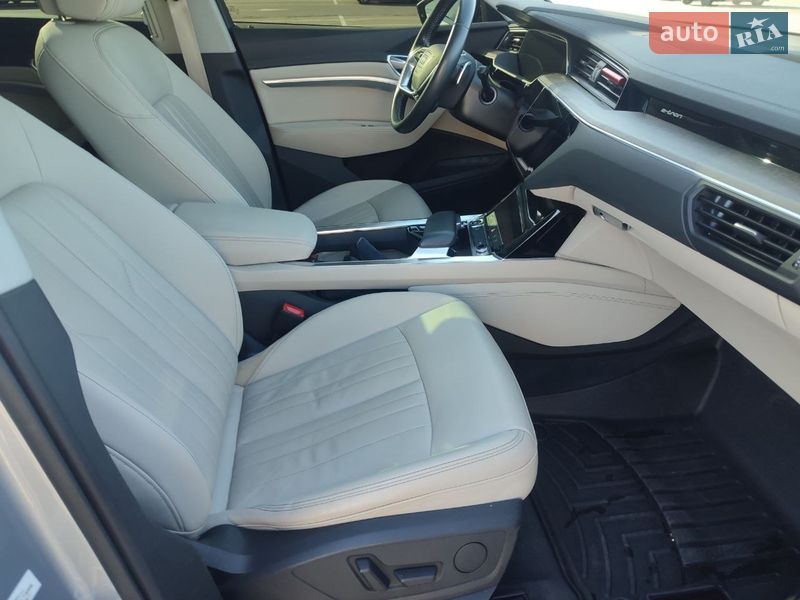 Внедорожник / Кроссовер Audi e-tron 2020 в Киеве