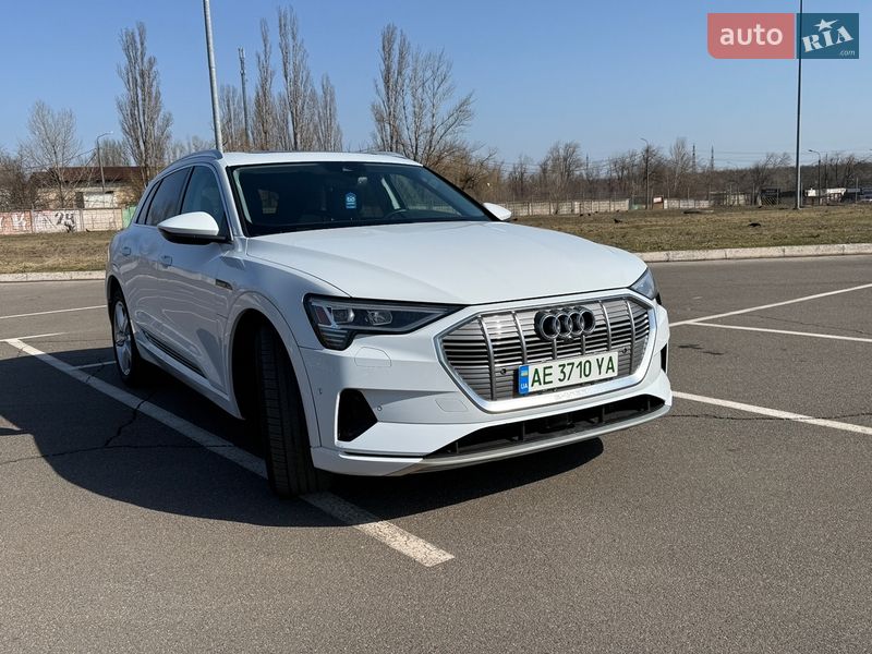 Внедорожник / Кроссовер Audi e-tron 2019 в Кривом Роге фото 3 Внедорожник / Кроссовер Audi e-tron 2019 в Кривом Роге