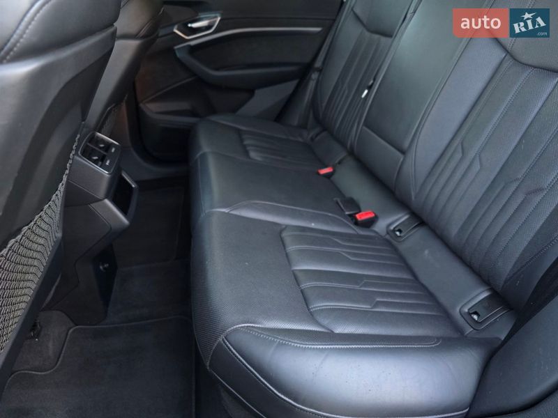 Позашляховик / Кросовер Audi e-tron 2021 в Львові