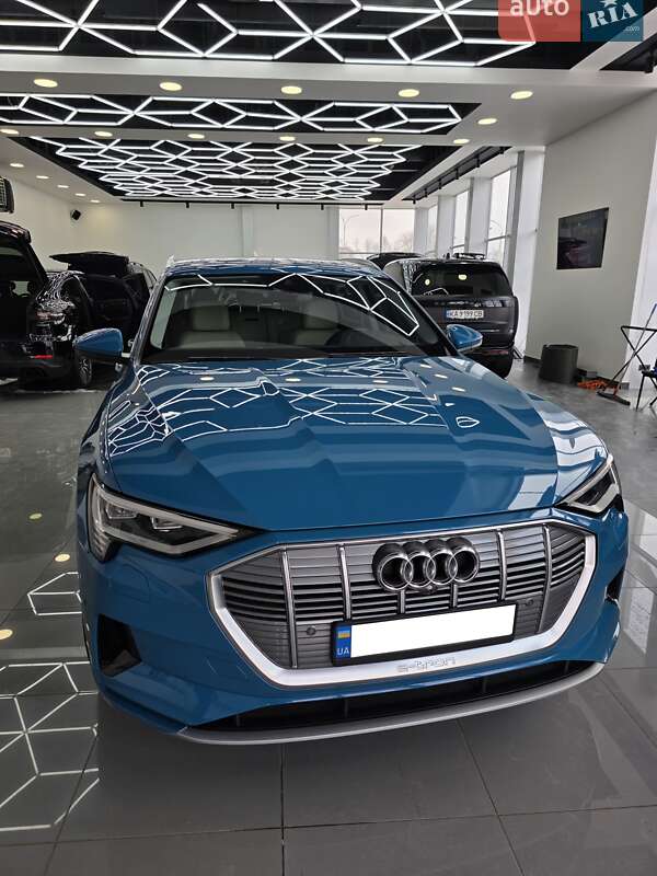 Позашляховик / Кросовер Audi e-tron 2019 в Дніпрі