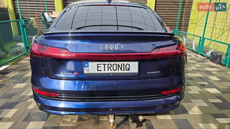 Позашляховик / Кросовер Audi e-tron 2020 в Нерубайське