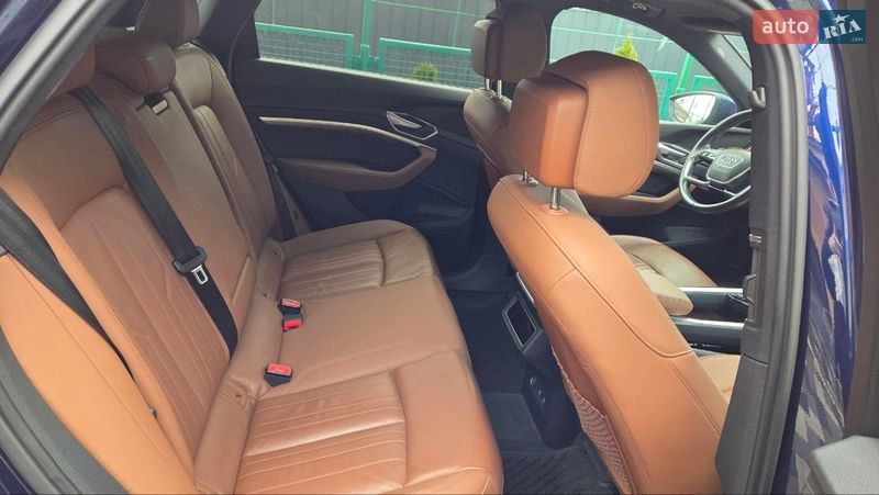 Позашляховик / Кросовер Audi e-tron 2020 в Нерубайське