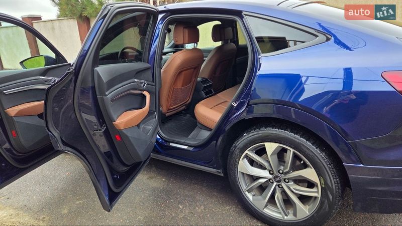 Позашляховик / Кросовер Audi e-tron 2020 в Нерубайське