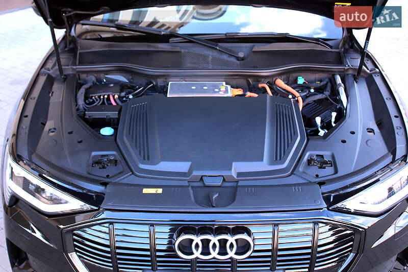 Позашляховик / Кросовер Audi e-tron 2021 в Вінниці