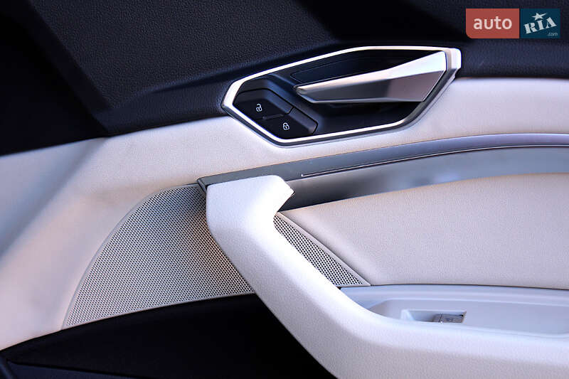 Позашляховик / Кросовер Audi e-tron 2021 в Вінниці