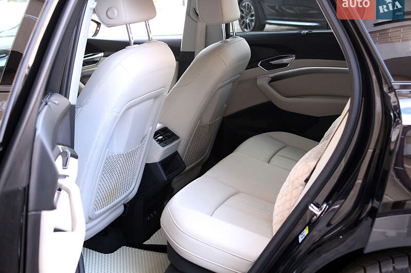 Позашляховик / Кросовер Audi e-tron 2021 в Вінниці