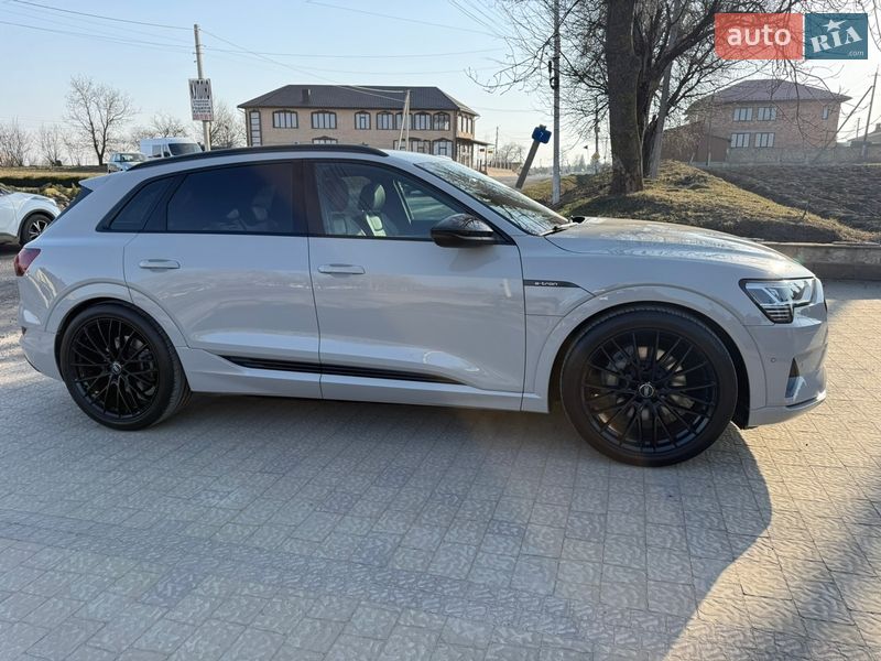 Позашляховик / Кросовер Audi e-tron 2019 в Чернівцях фото 6 Позашляховик / Кросовер Audi e-tron 2019 в Чернівцях