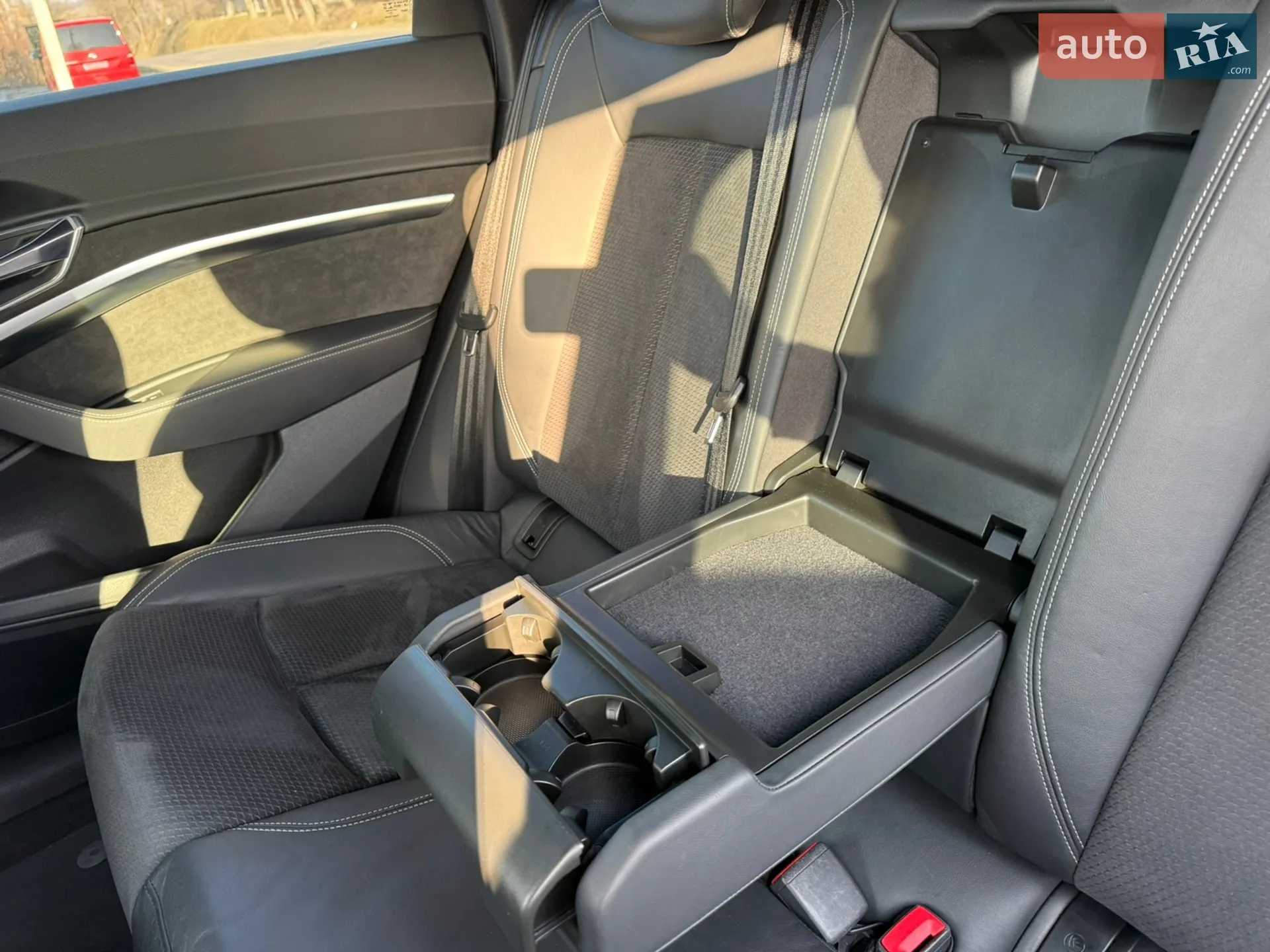 2019 Audi e-tron - мініатюра 25