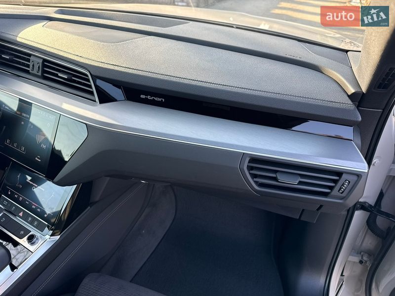 Позашляховик / Кросовер Audi e-tron 2019 в Чернівцях фото 31 Позашляховик / Кросовер Audi e-tron 2019 в Чернівцях
