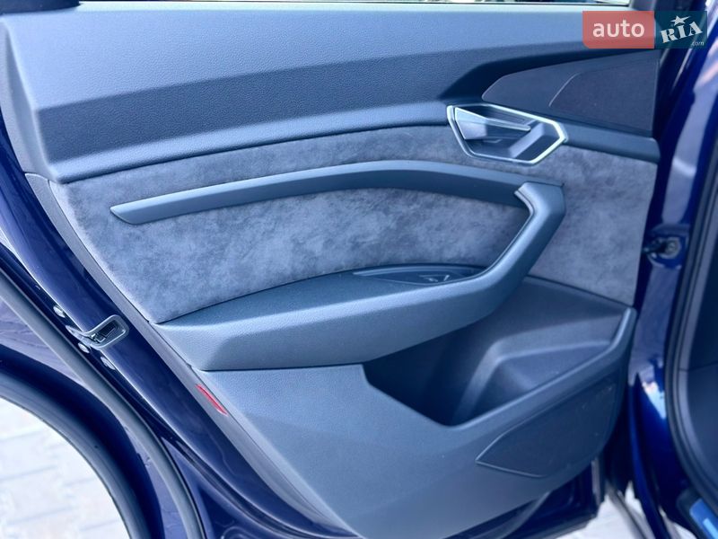 Внедорожник / Кроссовер Audi e-tron 2019 в Киеве фото 40 Внедорожник / Кроссовер Audi e-tron 2019 в Киеве