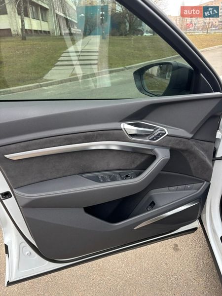 Внедорожник / Кроссовер Audi e-tron 2020 в Киеве