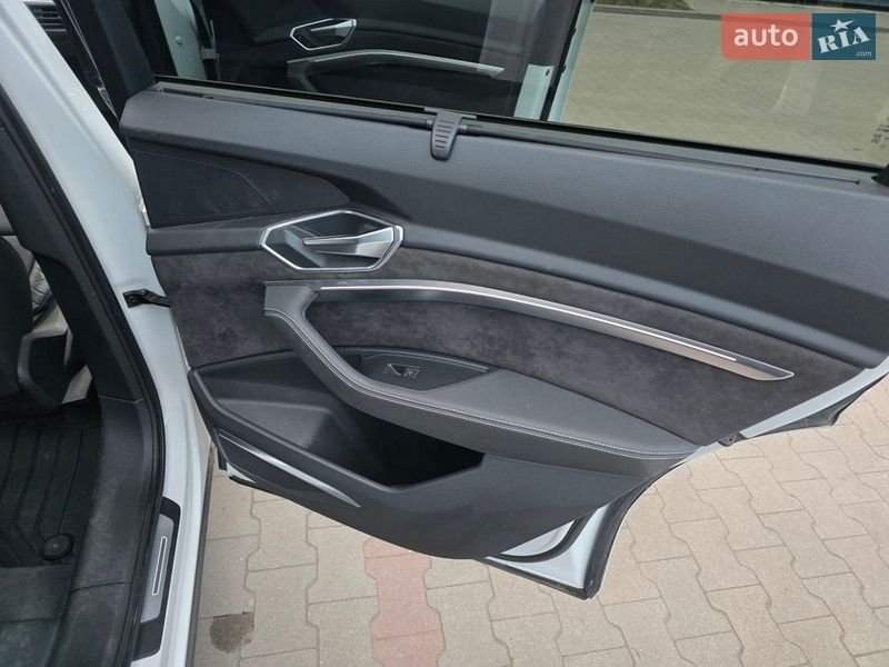 Позашляховик / Кросовер Audi e-tron 2019 в Києві