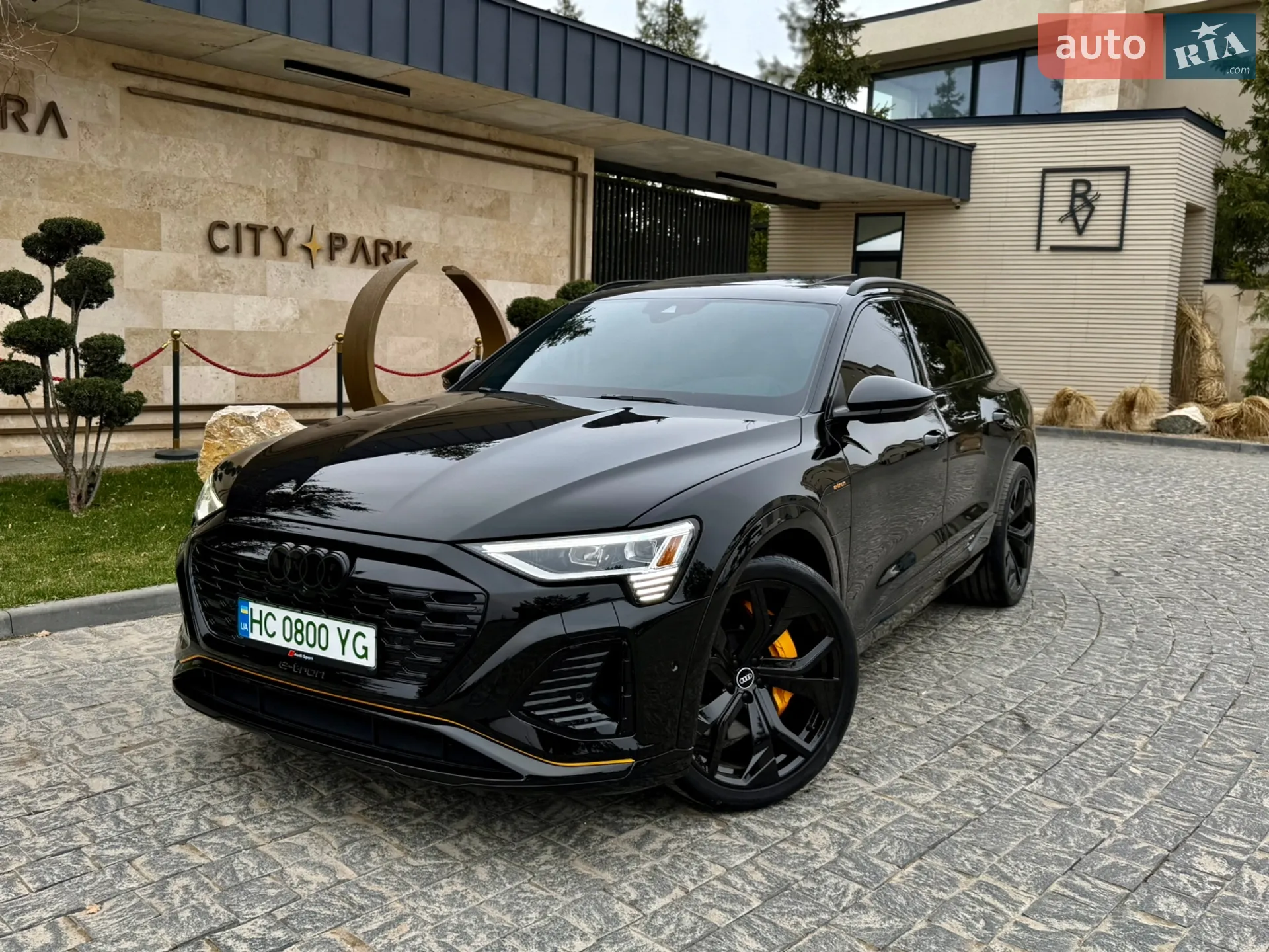 Audi e-tron 2019 VIN WA1LAAGE5KB014477 фото оголошення 2 з 5