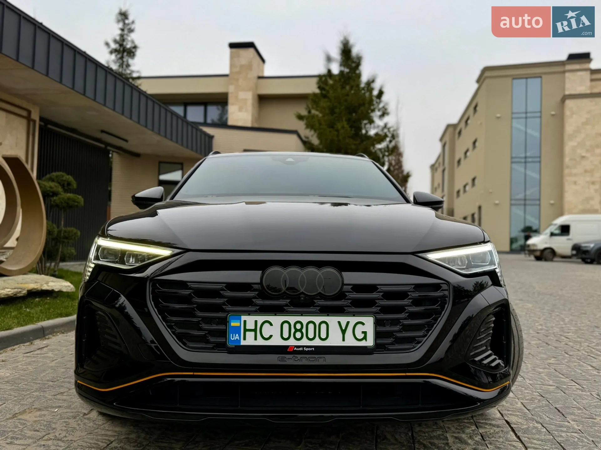 Audi e-tron 2019 VIN WA1LAAGE5KB014477 фото оголошення 5 з 5