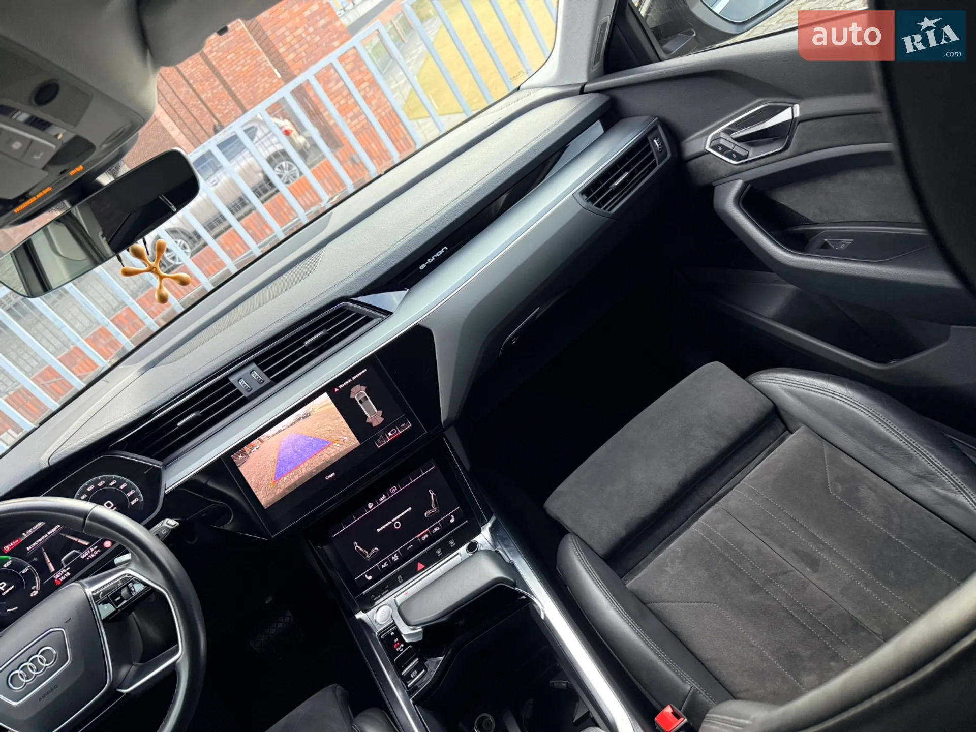2020 Audi e-tron - мініатюра 24