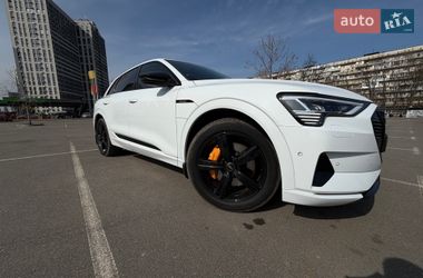 Позашляховик / Кросовер Audi e-tron 2022 в Києві
