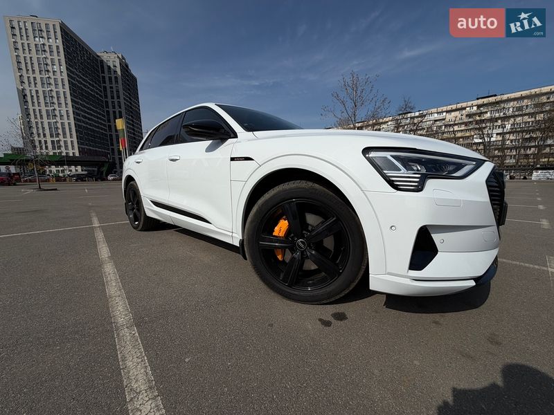 Позашляховик / Кросовер Audi e-tron 2022 в Києві