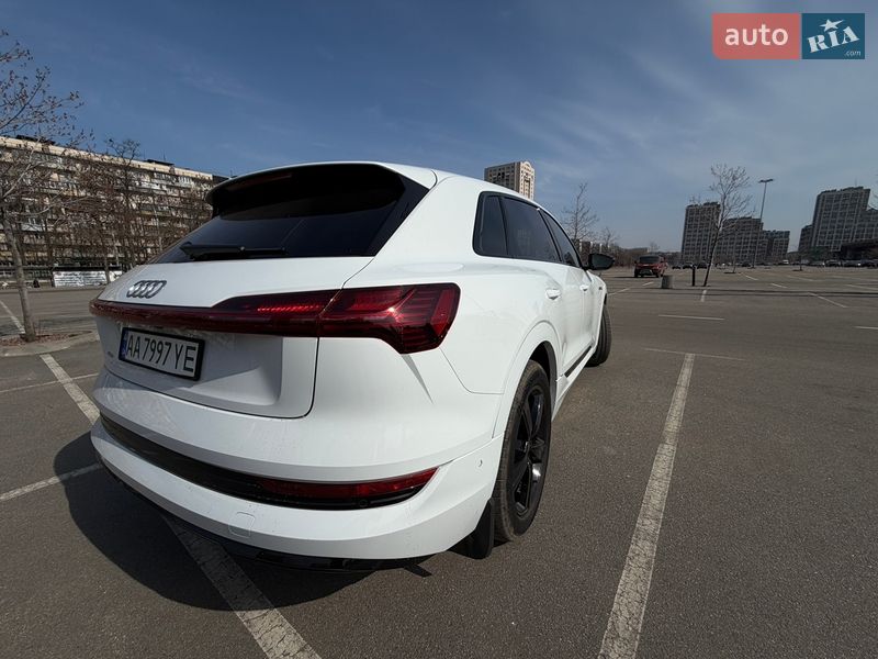 Позашляховик / Кросовер Audi e-tron 2022 в Києві