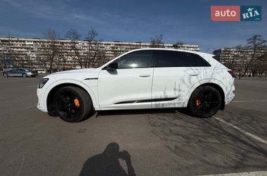 Позашляховик / Кросовер Audi e-tron 2022 в Києві