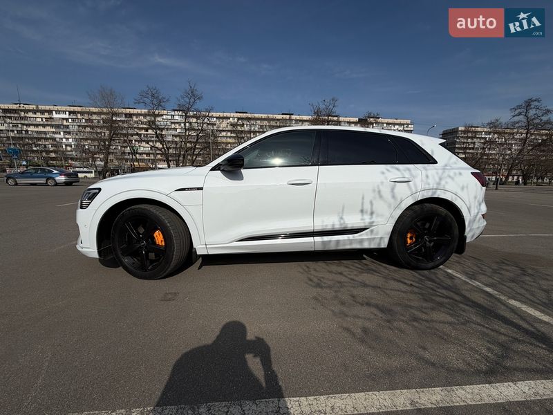 Позашляховик / Кросовер Audi e-tron 2022 в Києві
