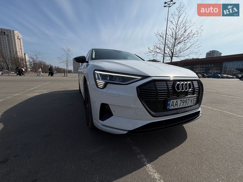 Позашляховик / Кросовер Audi e-tron 2022 в Києві