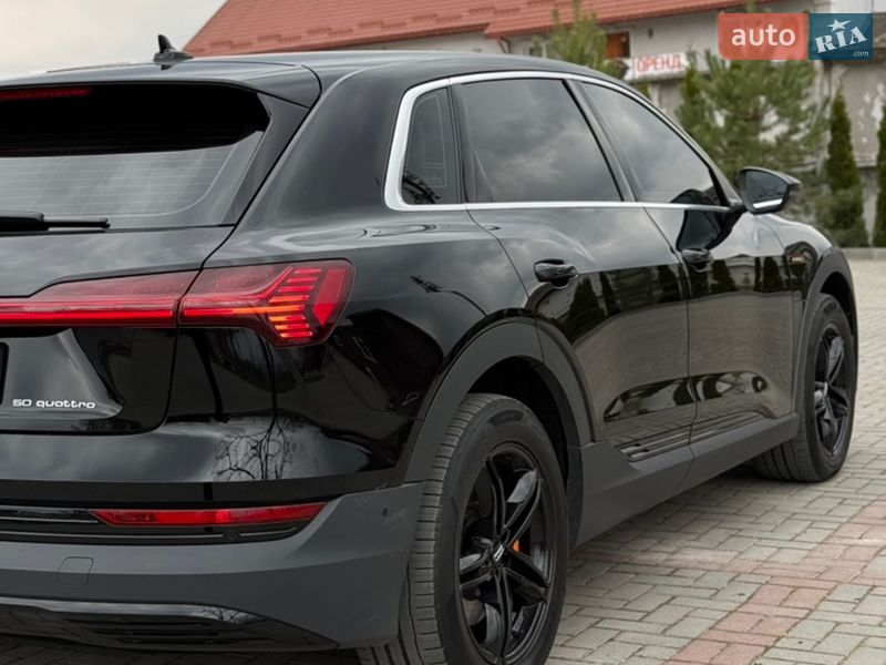 Позашляховик / Кросовер Audi e-tron 2021 в Золочеві